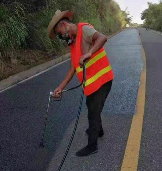 徐汇路面喷涂翻新彩色步道施工方案